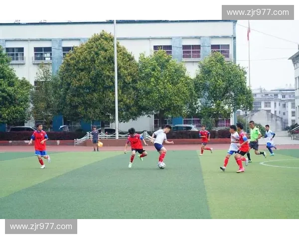 以校园足球联赛为纽带全面提升中小学生体质健康与团队协作能力 以校园足球联赛为纽带全面提升中小学生体质健康与团队协作能力